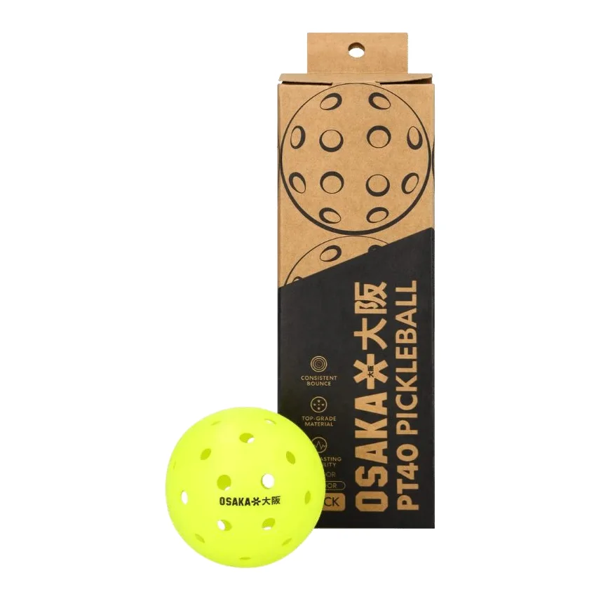 Drie felle limekleurige Osaka PT40 pickleball ballen, geschikt voor buiten, liggend naast elkaar op een neutrale achtergrond.