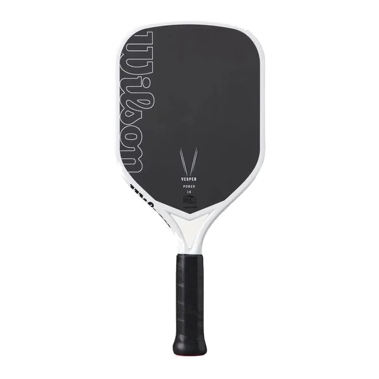 De Wilson Vesper Power 14 Pickleball Paddle, met een langwerpig, zwart en wit design en een verlengd handvat.