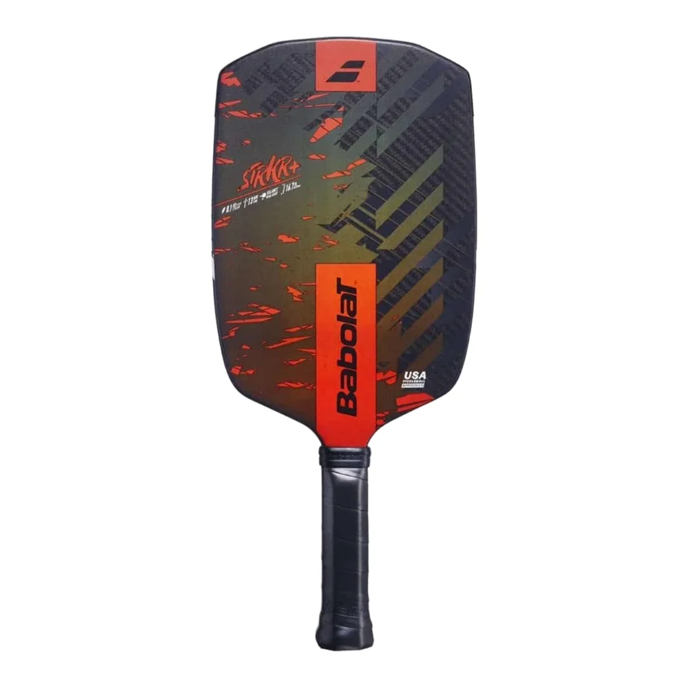 Babolat STRKR pickleball paddle, zwart met witte letters en oranje accenten, met een langwerpige vorm en een ruw slagvlak.