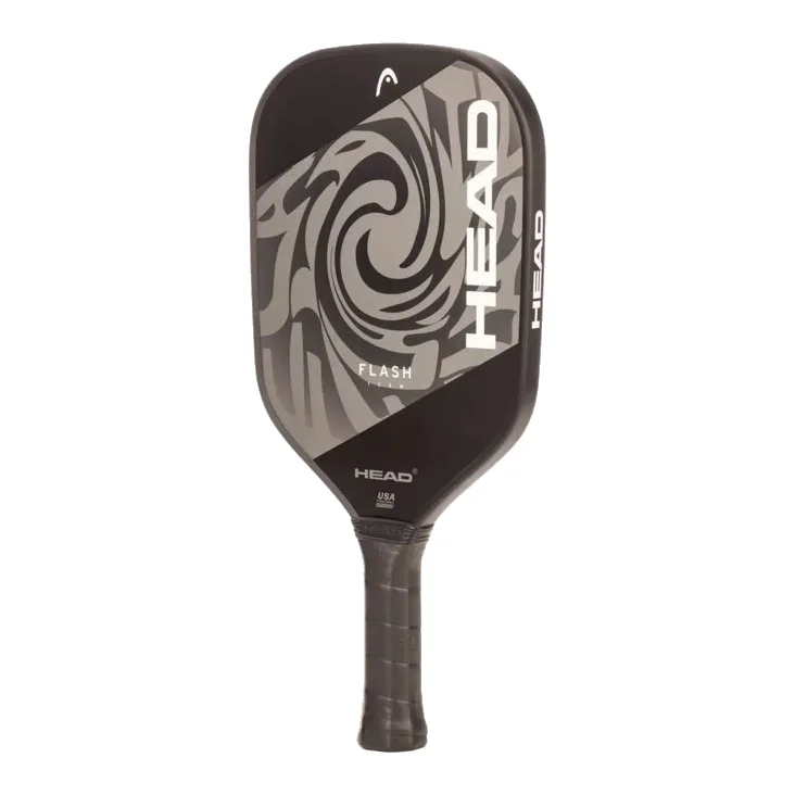 De HEAD Flash Team pickleball paddle, van opzij gefotografeerd, met een helder logo en een stevige uitstraling.