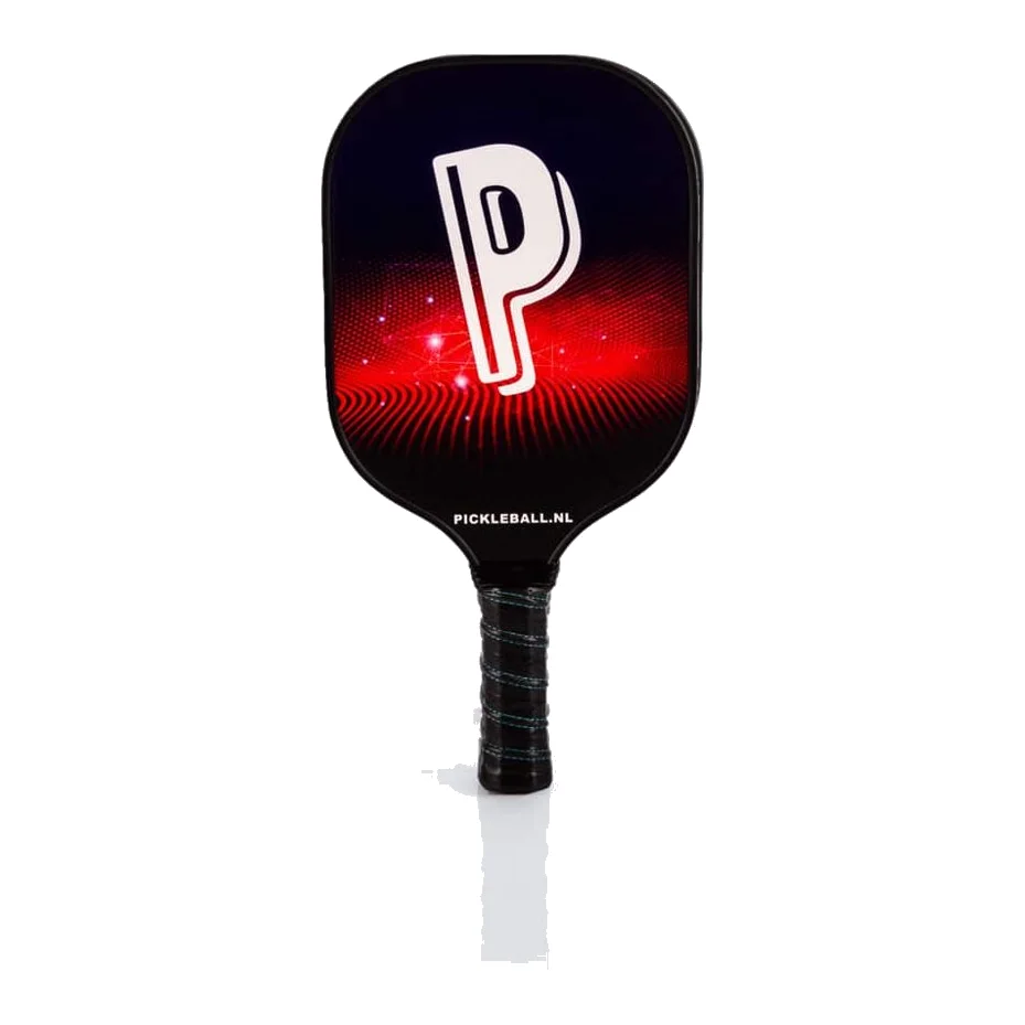 De Pickleball Performance paddle met een strak, modern design op een neutrale achtergrond, klaar voor actie op de pickleballbaan.