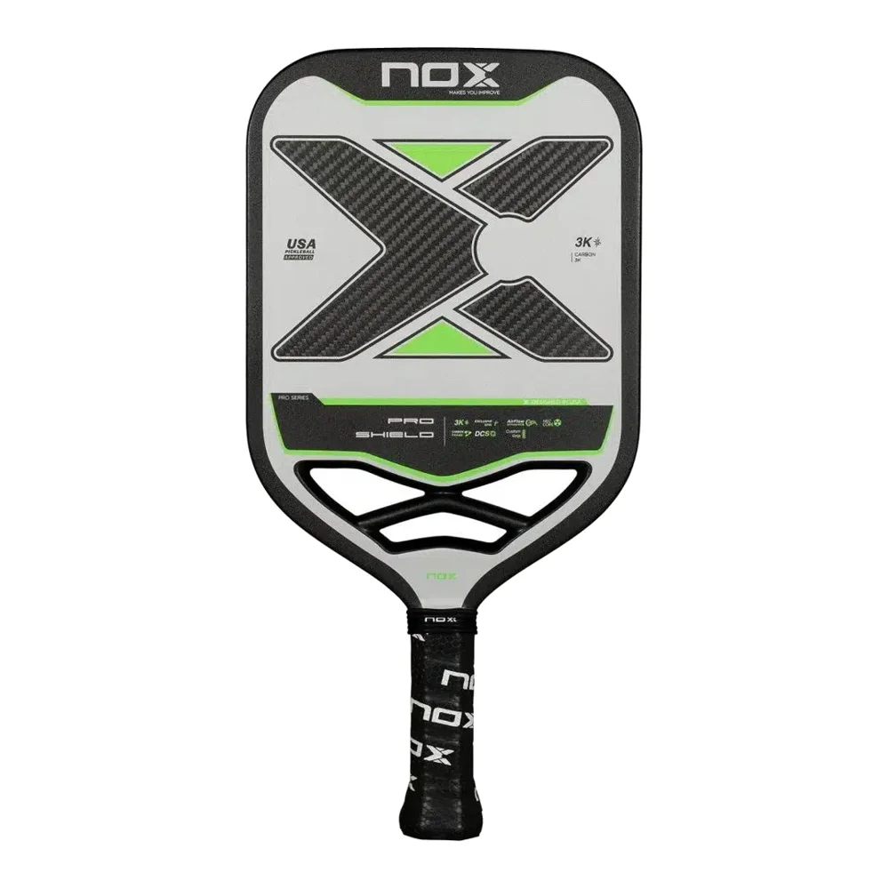 De NOX PRO SHIELD pickleball paddle met een strak design, zichtbaar bladoppervlak en grip