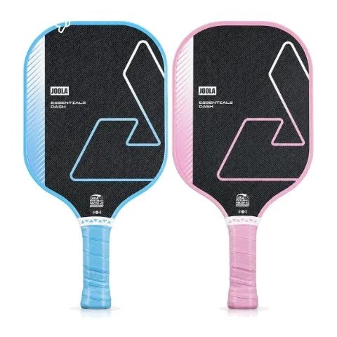 De Joola Essentials Dash pickleballpaddle in een blauwe uitvoering, met het Joola logo en een grip omwikkeld met een zwart handvat.