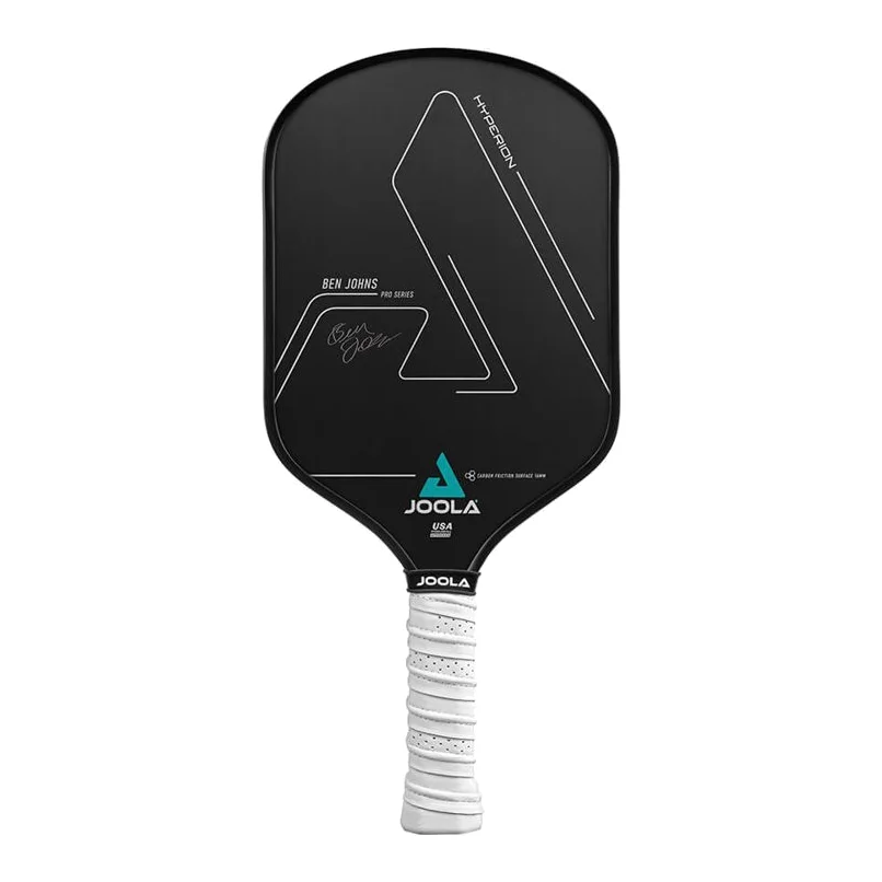 De Joola Ben Johns Hyperion CFS 16mm Pickleball Paddle, een zwart-groen paddle met carbon patroon.